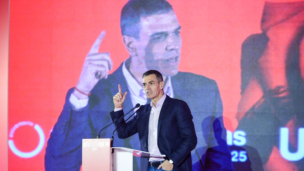 El presidente del Gobierno, Pedro Sánchez, interviene durante el acto conmemorativo por el centenario de la muerte de Pablo Iglesias Posse, en la sede de UGT. EP.