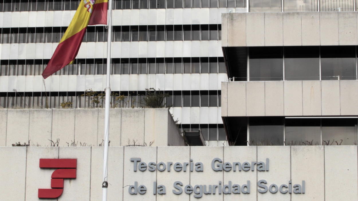 El Sindicato de Inquilinos expone al Gobierno por desahuciar a 28 familias de viviendas vendidas al arquitecto de la Gürtel. EP.