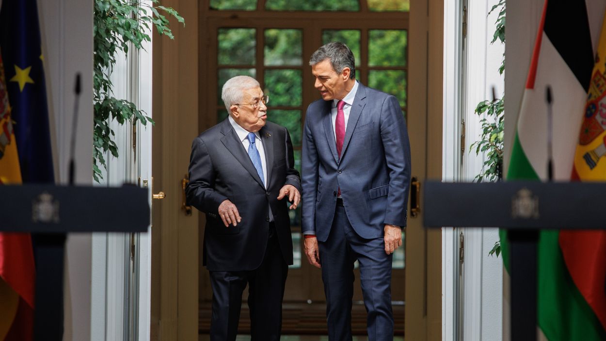 El presidente del Gobierno, Pedro Sánchez, y el presidente del Estado de Palestina, Mahmud Abás, en el Palacio de La Moncloa, a 19 de septiembre de 2024. EP.