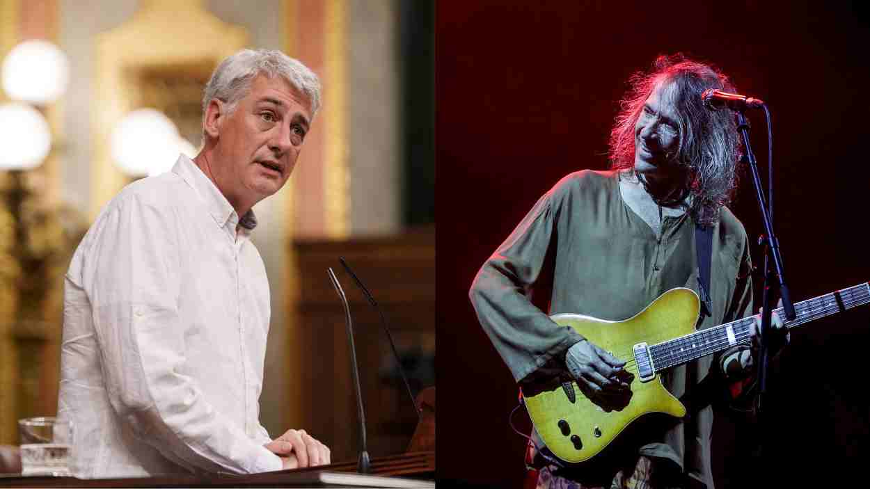 El diputado de EH Bildu Oskar Matute y el cantante Roberto Iniesta, 'Robe'.