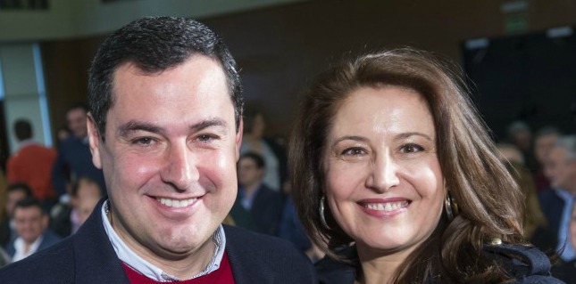 Juan Manuel Moreno, presidente del PP andaluz, y Carmen Crespo, portavoz parlamentaria.