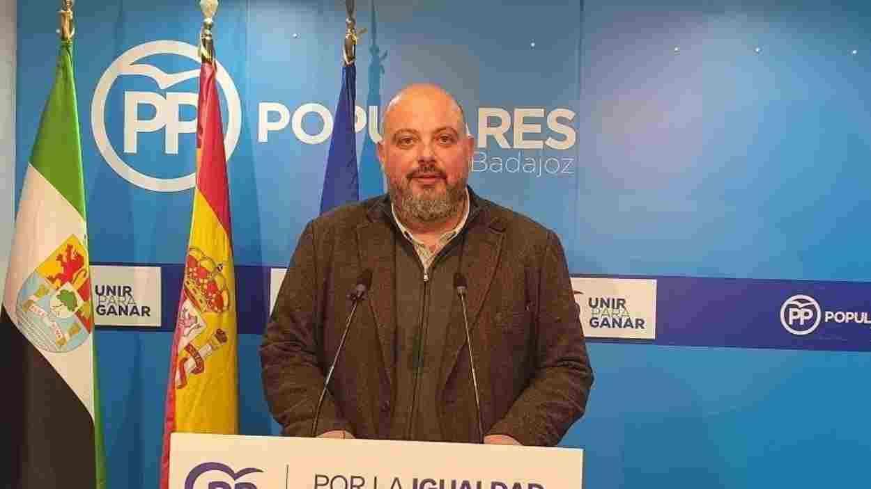 Exigen la expulsión de Manuel Naharro. EP