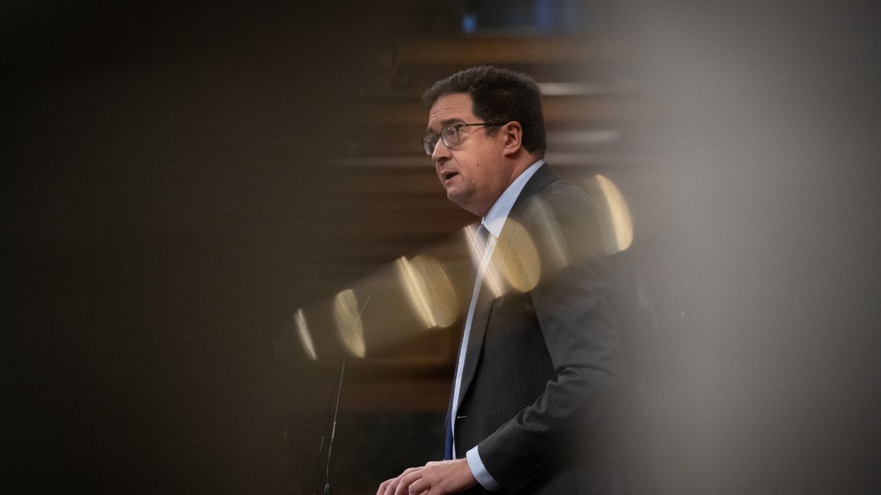 El ministro para la Transformación Digital y Función Pública, Óscar López, durante una sesión plenaria en el Congreso. EP.