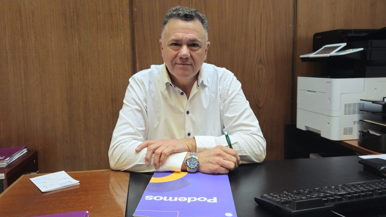 Candidato de Podemos Andalucía a las elecciones andaluzas de 2026 en su despacho en el Parlamento andaluz, Juan Antonio Delgado