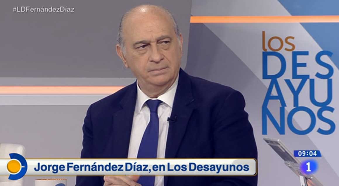 Un momento de la entrevista del ministro en funciones Jorge Fernández Díaz en Los Desayunos de TVE