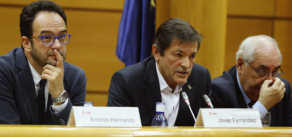 Antonio Hernando, Javier Fernández y Álvarez Areces durante una sesión