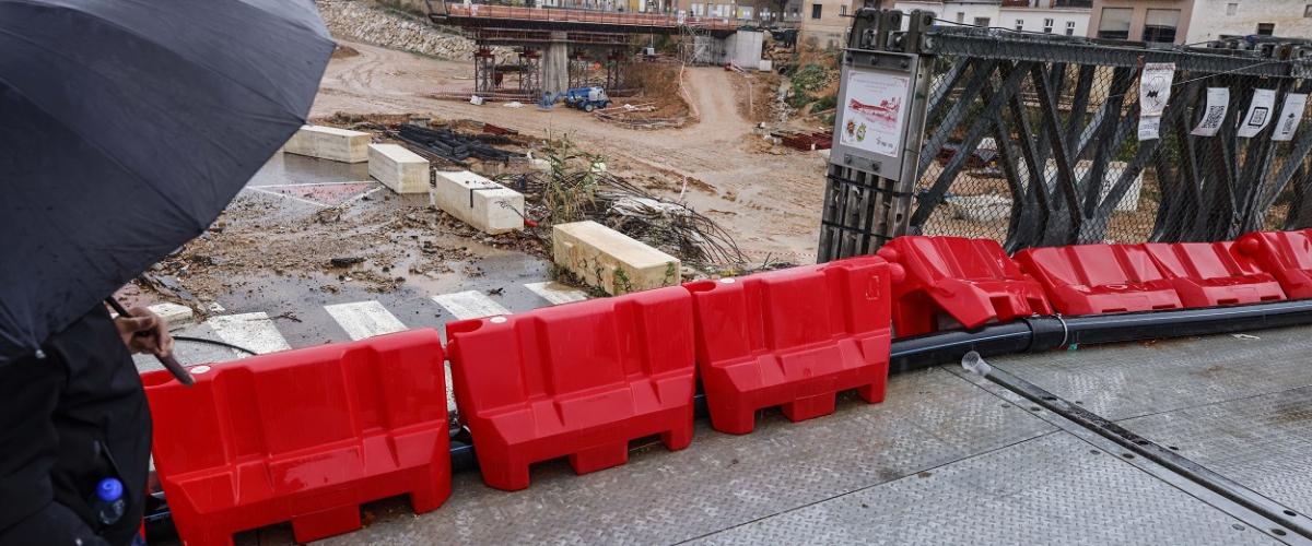 La alerta roja por la borrasca Emilia se mantiene en Valencia hasta las 06:00 del lunes, cuando pasará a naranja
