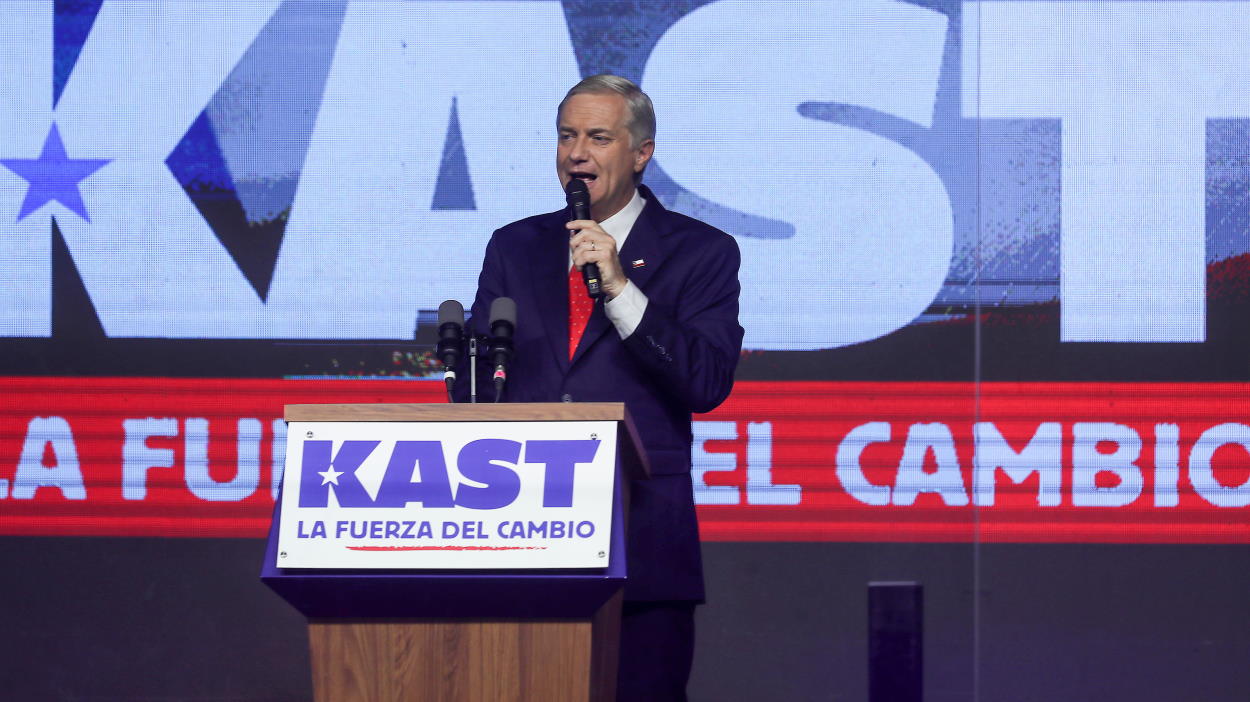 El ultraderechista Kast gana las elecciones de Chile y el pinochetismo regresa a La Moneda. EP.