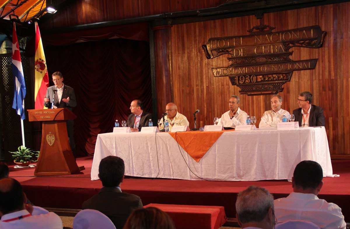 Ximo Puig durante su viaje a  Cuba con una delegación empresarial valenciana.