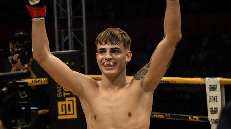 Alex Usieto tras vencer una pelea| Instagram @focux.productions