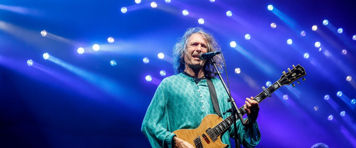 El PP de Almeida vota en contra de poner el nombre de Robe Iniesta a un centro juvenil de Carabanchel Alto