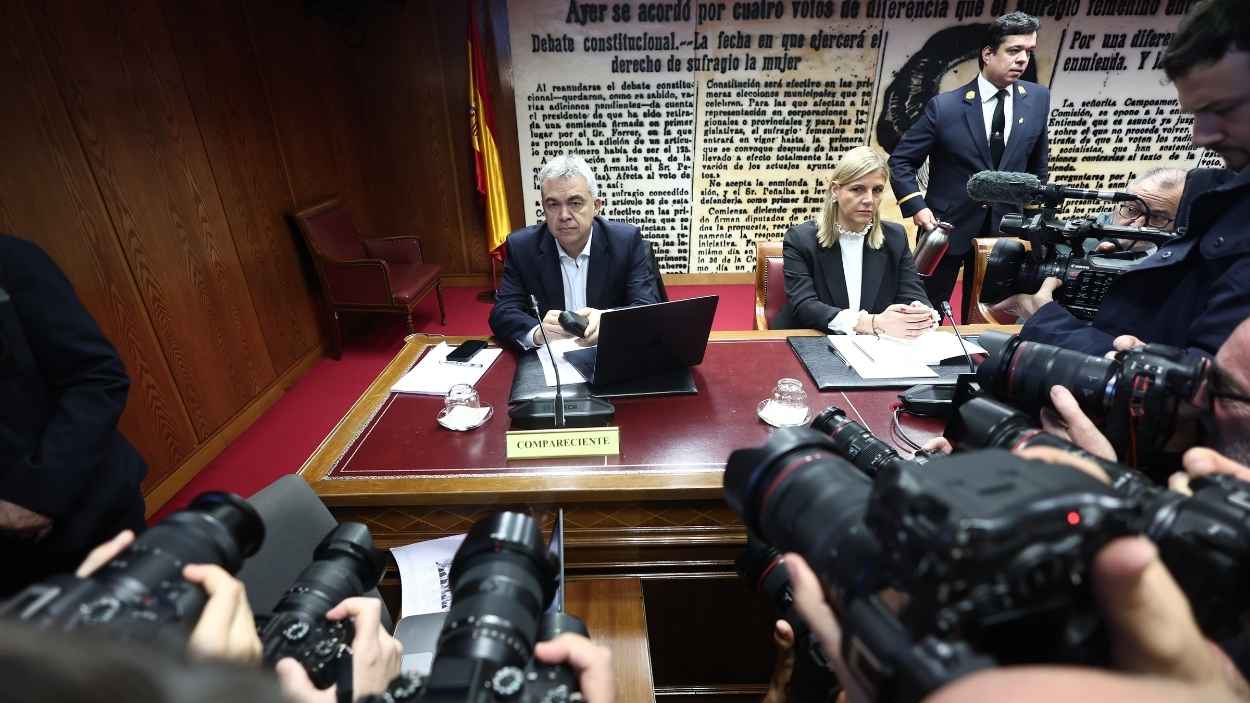 El ex secretario de Organización del PSOE Santos Cerdán comparece ante la Comisión de Investigación del ‘caso Koldo’, en el Senado. EP.