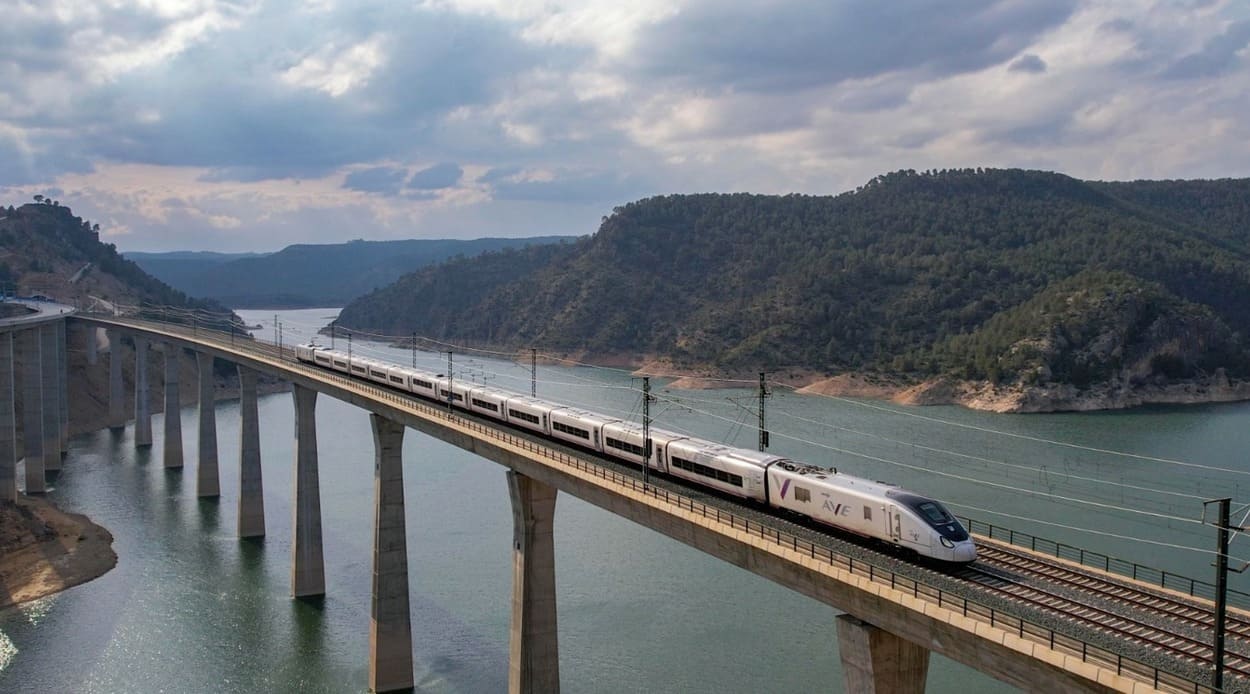 Telefónica amplía y renueva el mantenimiento del servicio de cardioprotección de Renfe