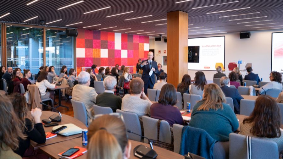 La Red Solidaria de Banco Santander ha consolidado una comunidad de casi 200 entidades sociales que trabajan de forma conjunta con el banco en iniciativas de voluntariado, programas probono, educación financiera y formación