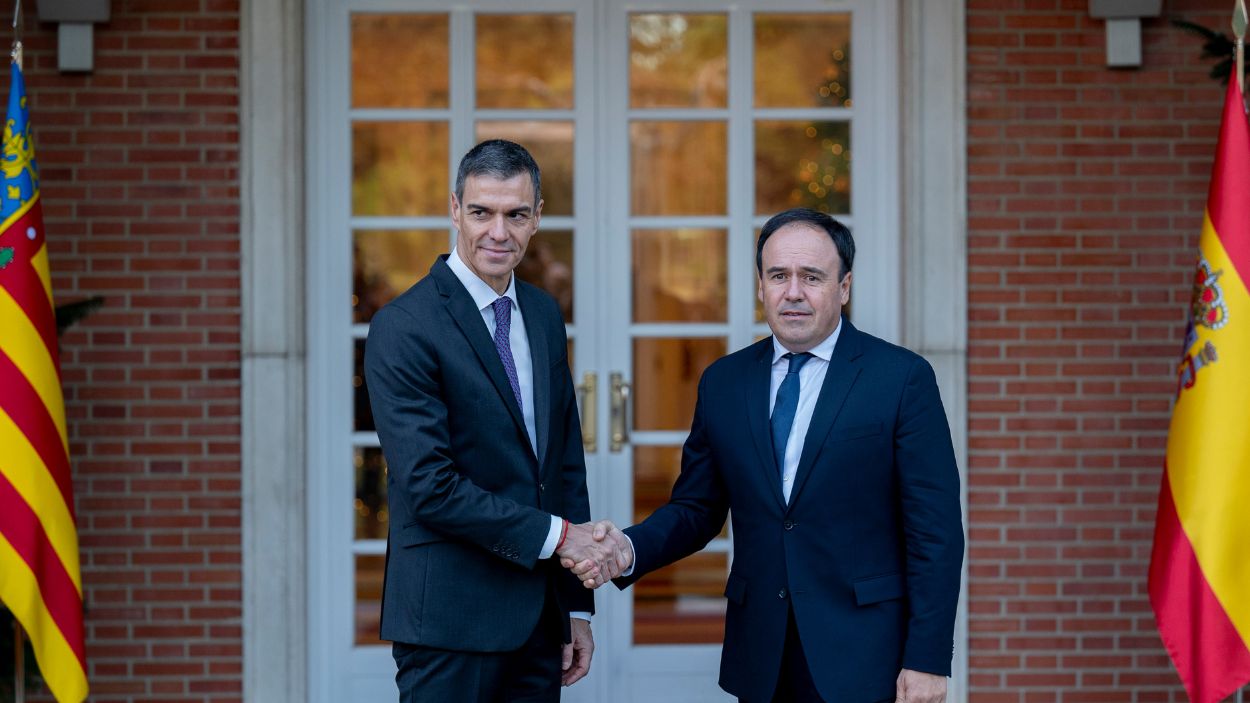 El presidente del Gobierno, Pedro Sánchez, junto al presidente de la Generalitat Valenciana, Juanfran Pérez Llorca, en La Moncloa. EP.