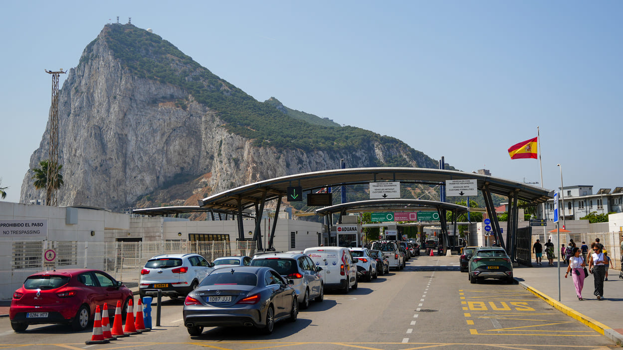 Imágenes de la frontera entre España y el Peñón de Gibraltar. EP.