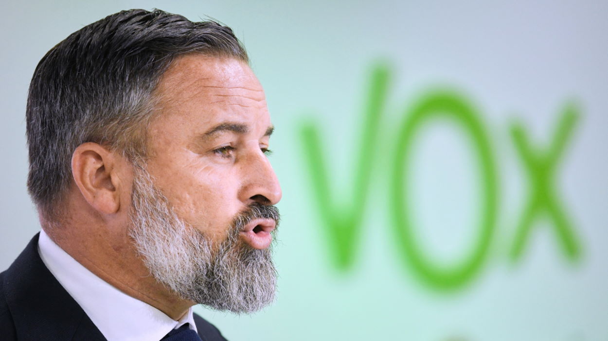 Vox intenta desvincularse del escándalo Revuelta con una pataleta judicial contra periodistas. EP.