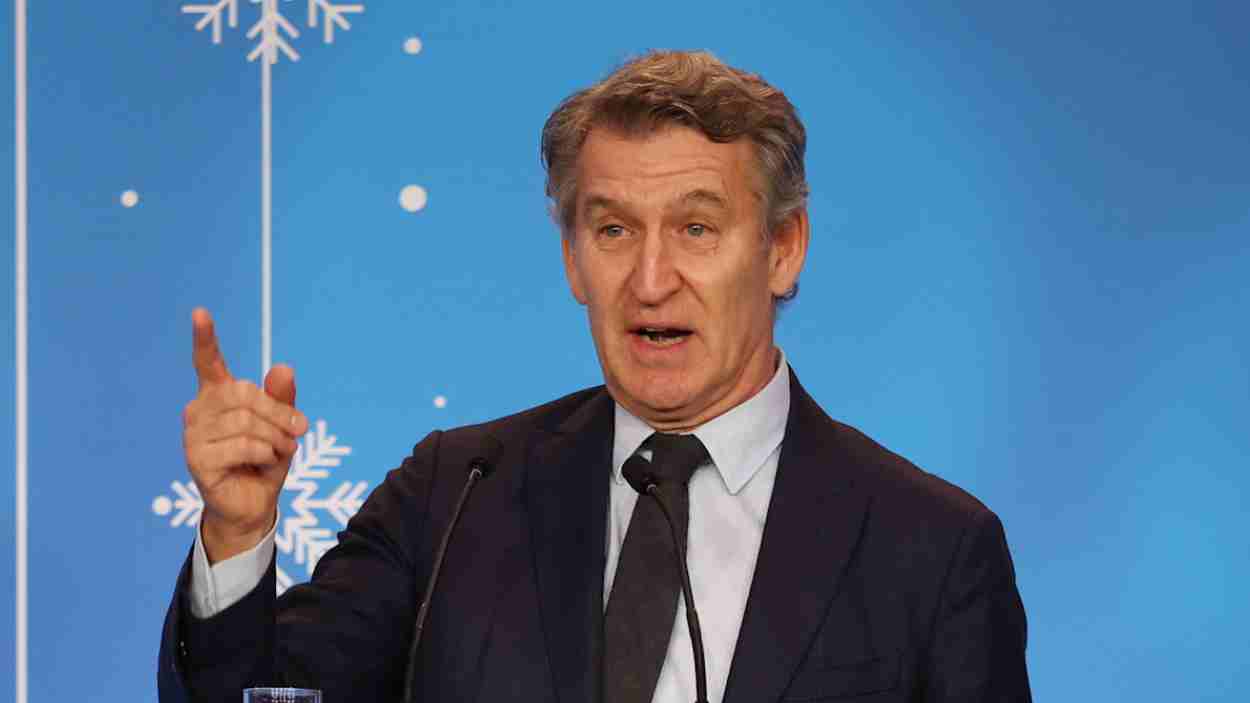 El presidente del Partido Popular, Alberto Núñez Feijóo, durante la cena de navidad del PP de Madrid. EP