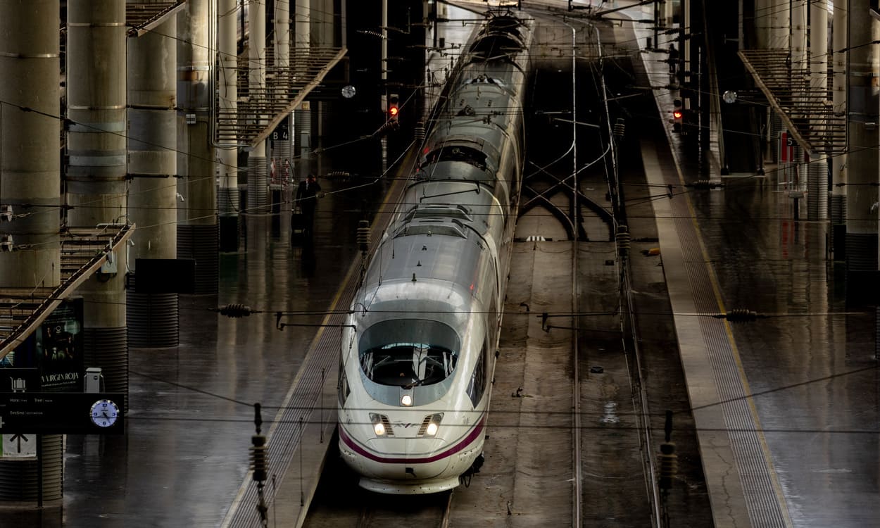 Un tren en la estación de Atocha, a 31 de octubre de 2024, en Madrid (España). Eduardo Parra / EP