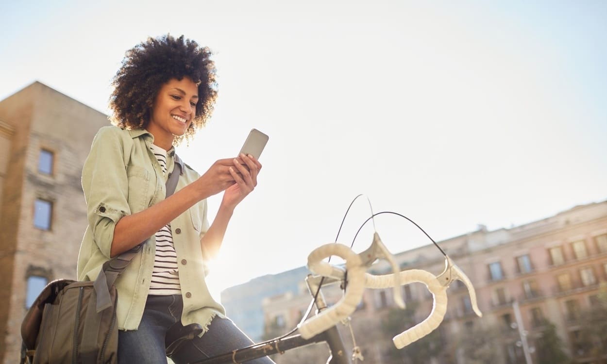 Una usuaria de un teléfono móvil. TELEFÓNICA