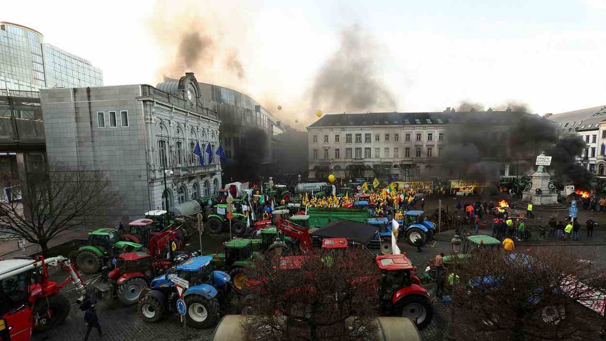 Imagen de las protestas de agricultores y ganaderos en Bruselas. EP.