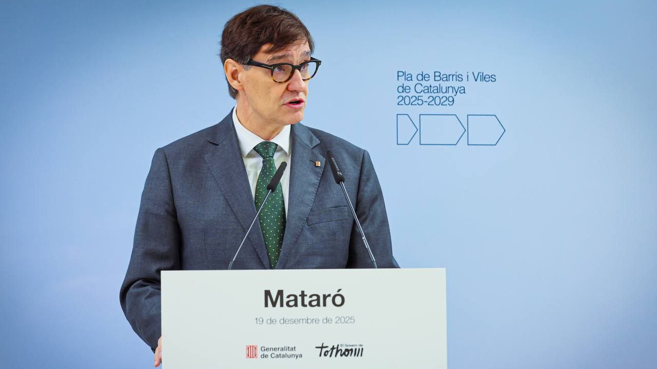 El presidente de la Generalitat, Salvador Illa, durante la presentación de la resolución de la primera convocatoria del Plan de Barrios y Villas 2025-2030 de Cataluña. Jordi Bedmar