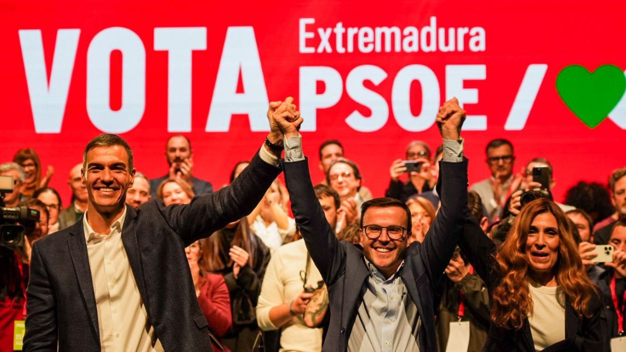 Cierre de campaña del PSOE en Extremadura con el candidato, Miguel Ángel Gallardo, junto al presidente del Gobierno, Pedro Sánchez. EP.