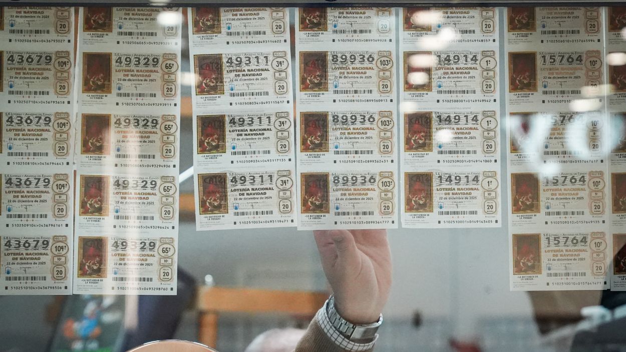 Imagen en Sevilla de las últimas compras de lotería. EP.