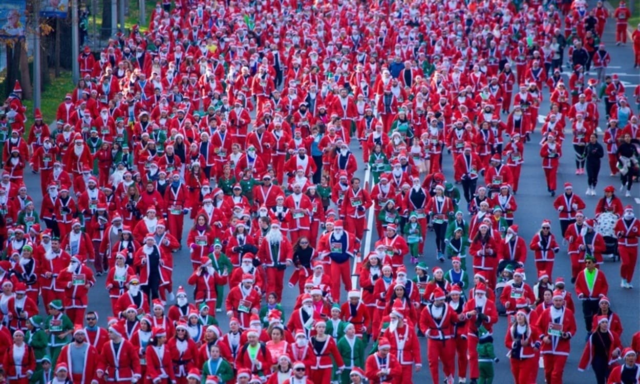 11.000 Papás, Mamás Noeles y Elfos volverán a llenar las calles de Madrid. EL CORTE INGLÉS