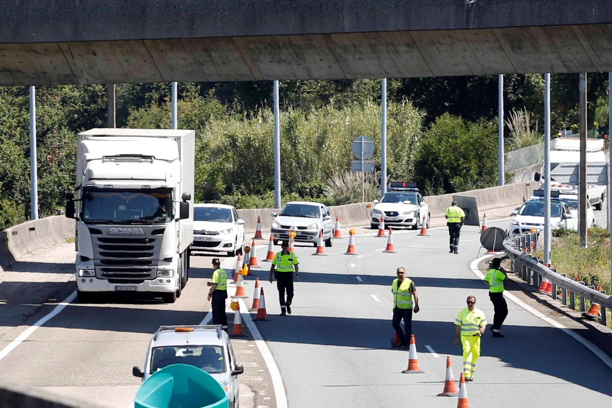 La AP9, en la imagen durante un operativo de la Guardia Civil de Tráfico, no será rescatada por el Gobierno (Foto: Europa Press/Archivo).