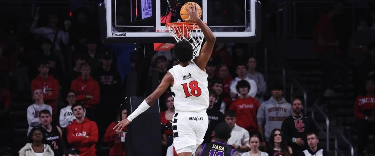 Baba Miller, el ala-pivot español que lidera a Cicinnati en la NCAA