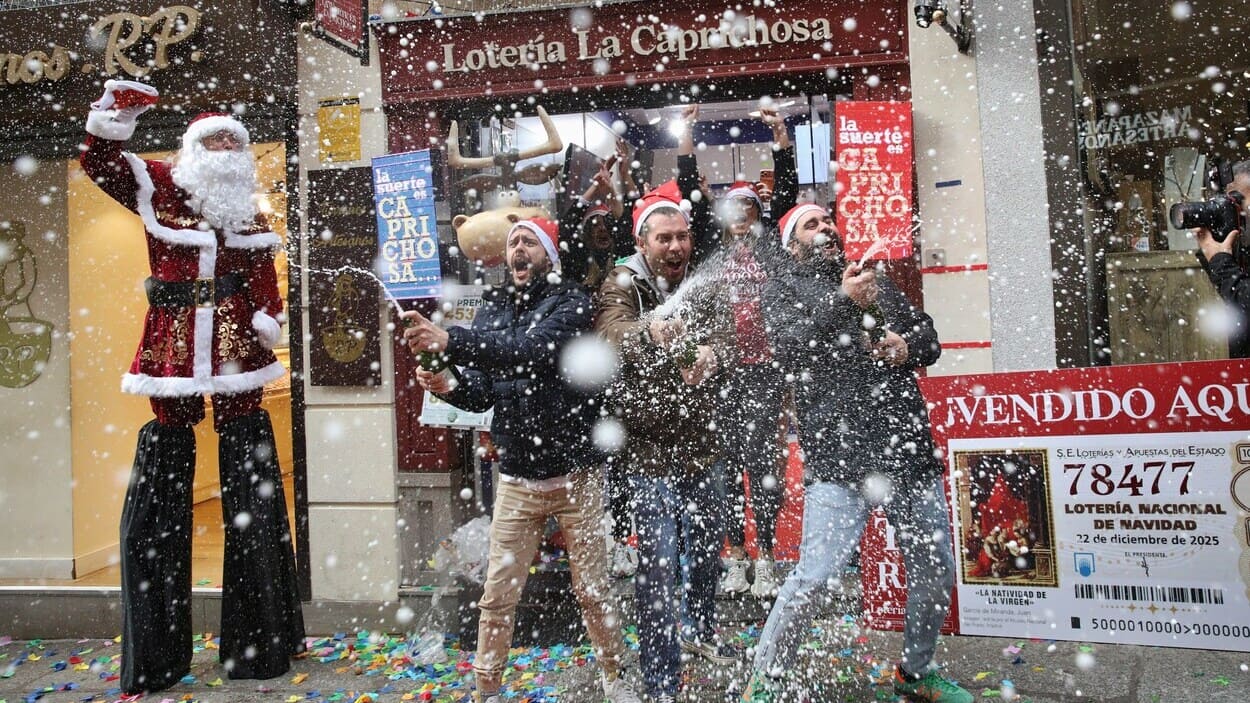 Administración La Caprichosa en Toledo celebrando los premios del Sorteo de Navidad 2025. EP.