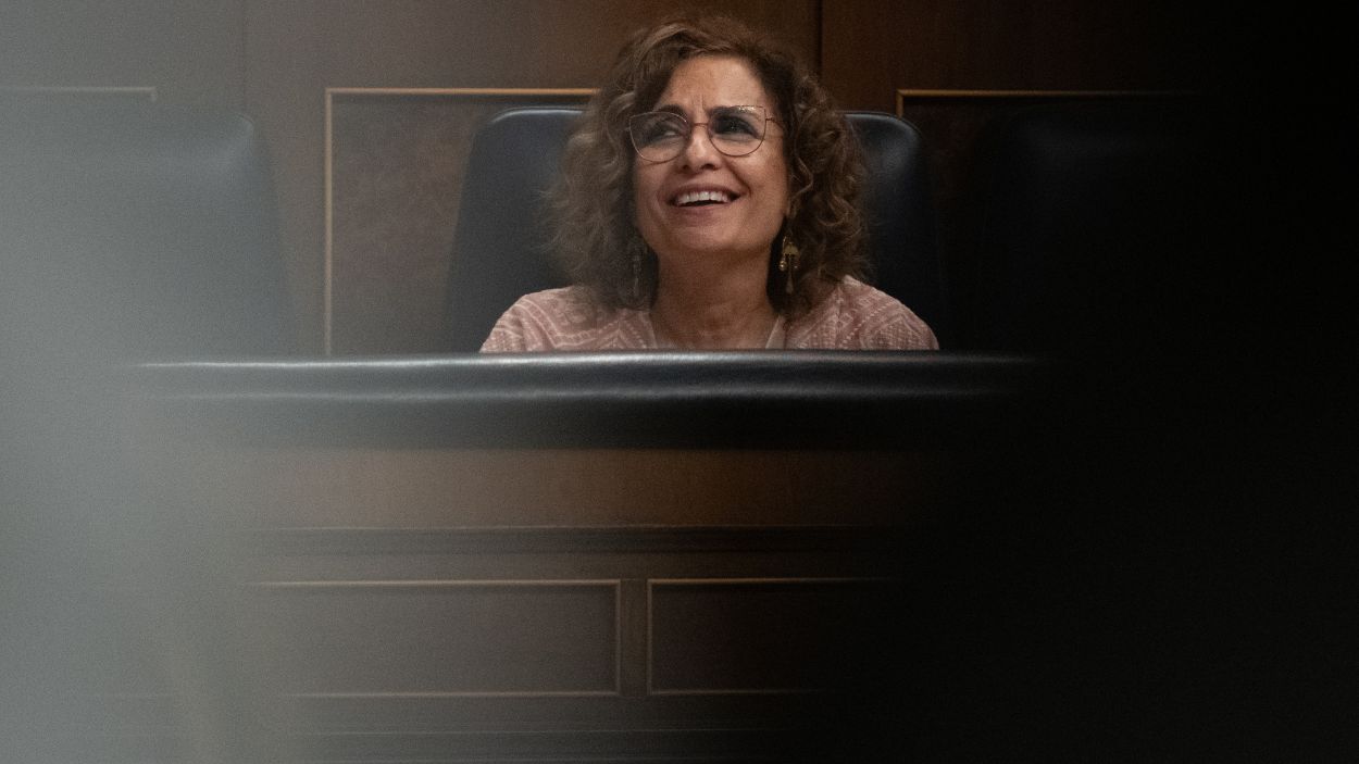 La vicepresidenta primera y ministra de Hacienda, María Jesús Montero, durante una sesión plenaria en el Congreso. EP/Archivo.