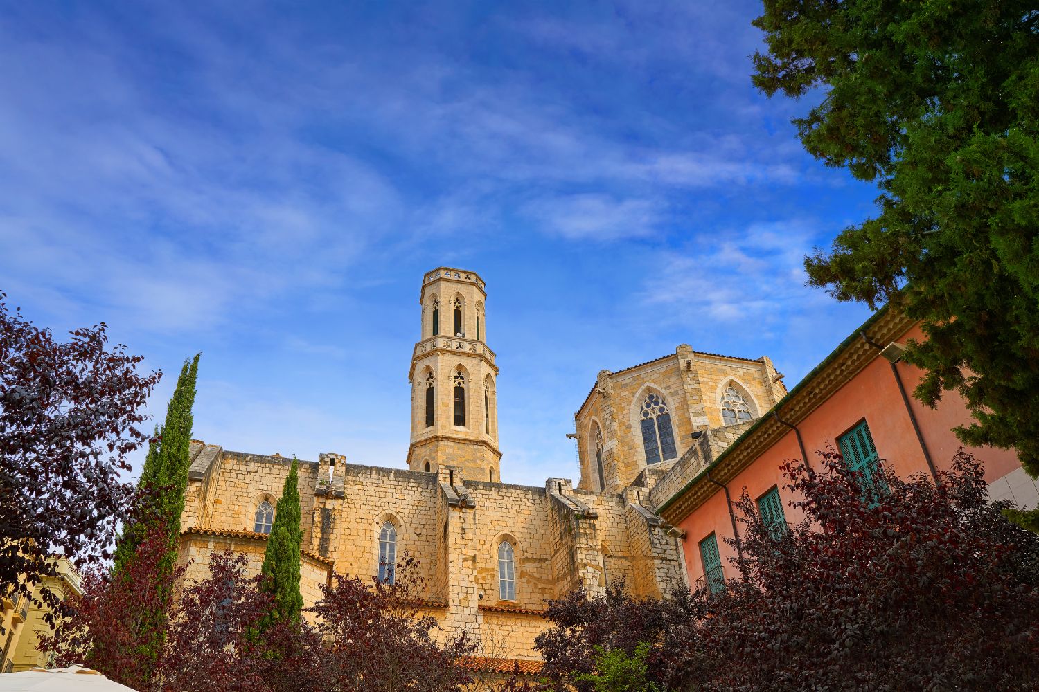 Igesia de San Pedro en Figueras