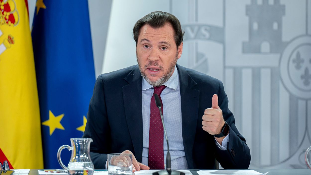 El ministro de Transportes y Movilidad Sostenible, Óscar Puente, en la última rueda de prensa tras el Consejo de Ministros del 2025. EP.