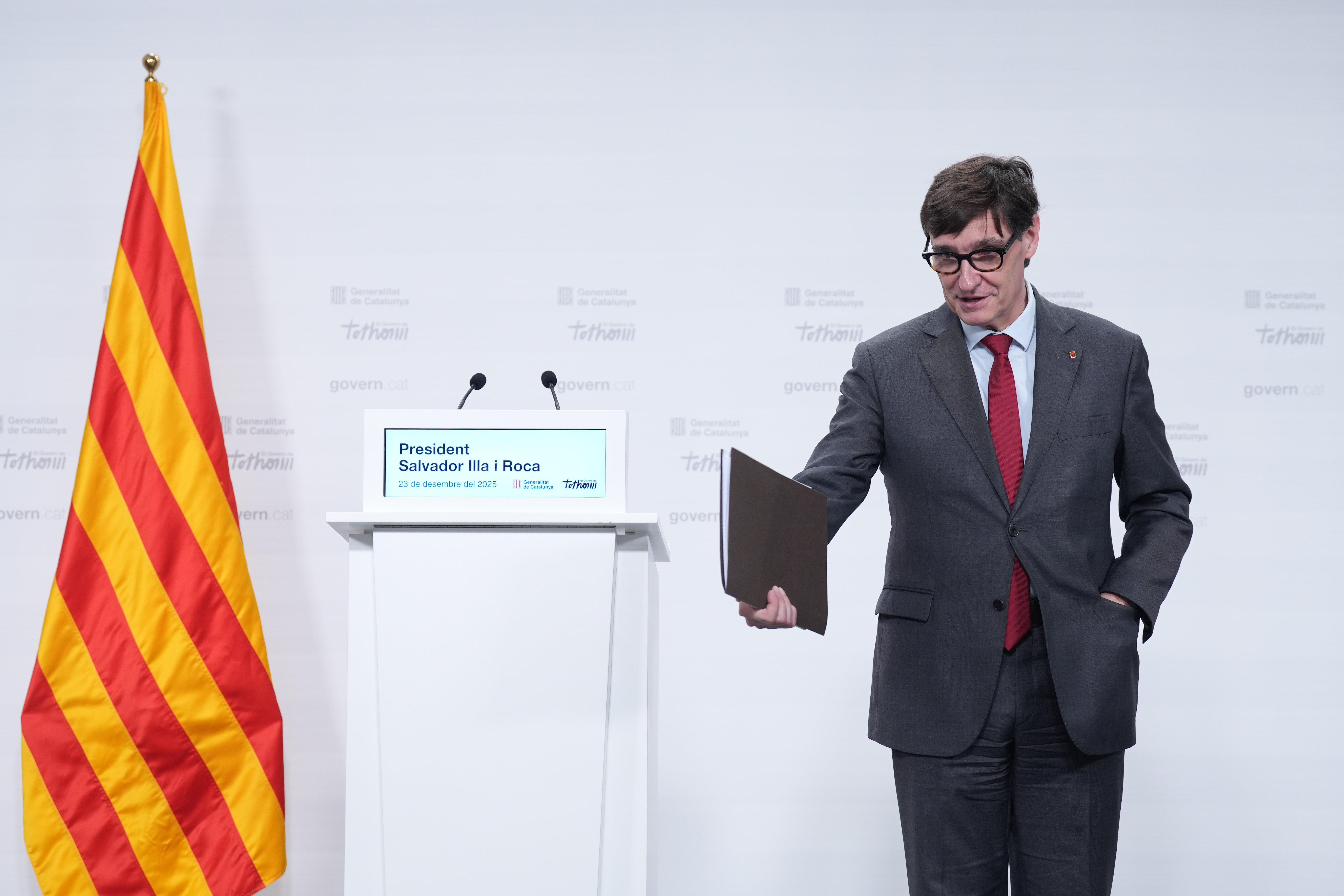 El presidente de la Generalitat, Salvador Illa, durante una rueda de prensa tras la reunión del Consell Executiu, a 23 de diciembre de 2025. David Zorrakino / EP