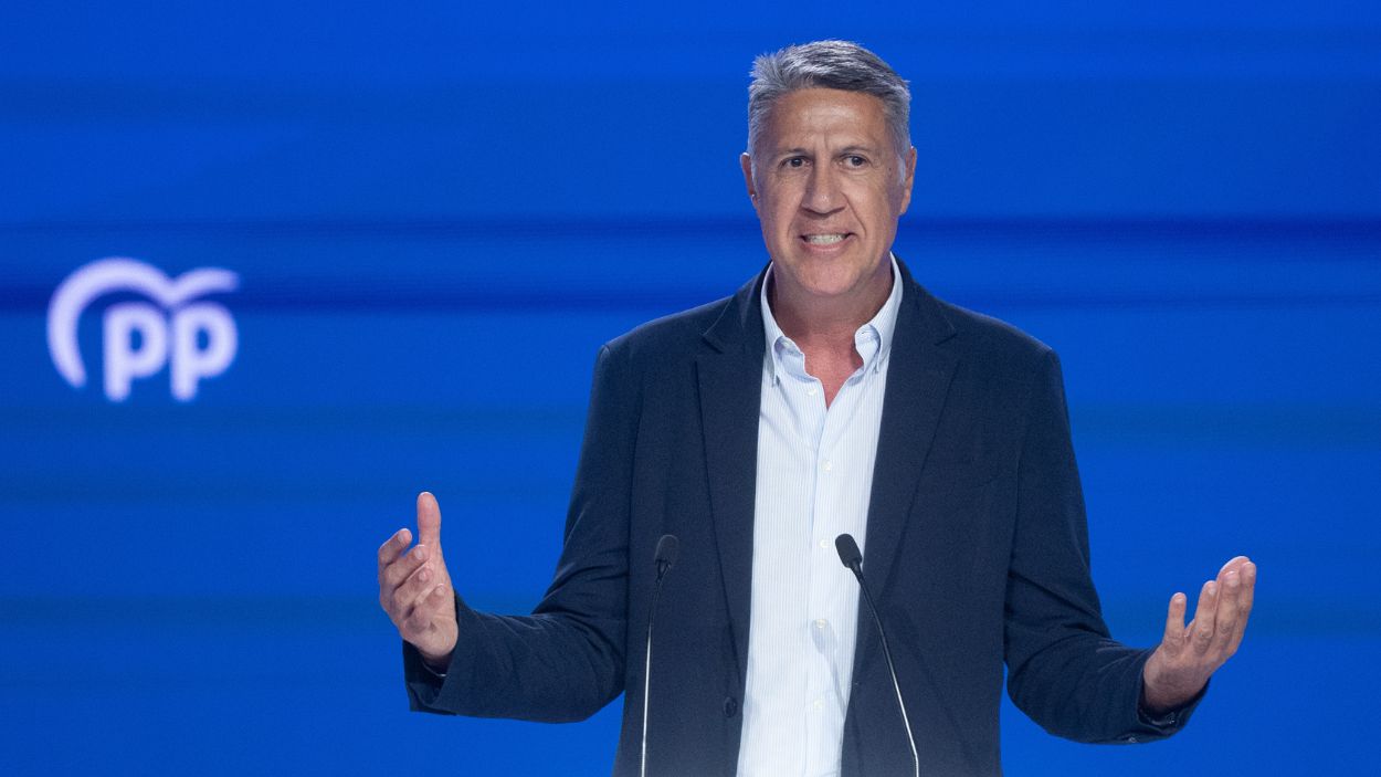 Albiol, denunciado por 4 delitos ante la Fiscalía tras el desahucio de Badalona prevaricación, desobediencia, discriminación y odio. EP.