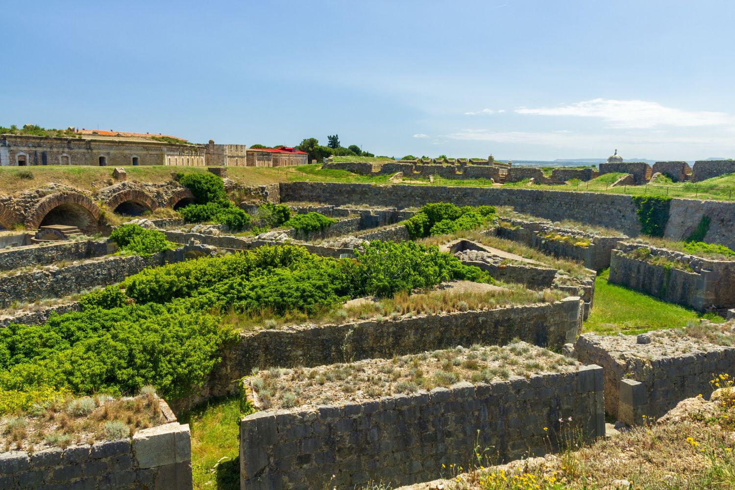 El castillo de San Ferran es el monumento de mayores dimensiones de Cataluña 