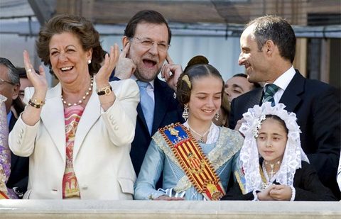 Mariano Rajoy en las fallas con Rita Barberá y Francisco Camps.