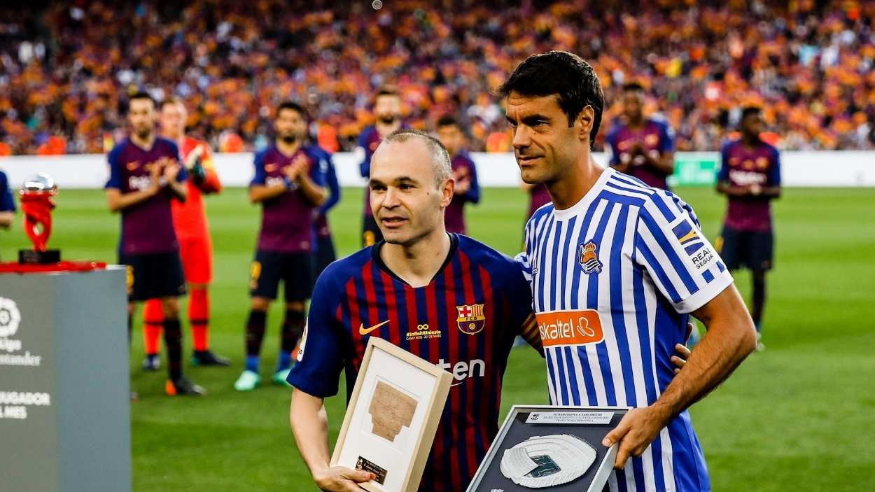 Xabi Prieto junto a Andrés Iniesta el día de su despedida. EP