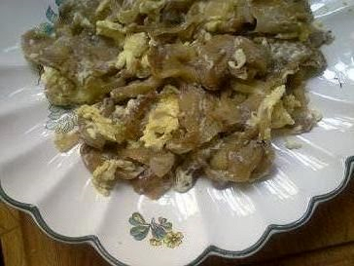 Revuelto de berenjena con clara de huevo y falda de ternera al horno con patatas doradas