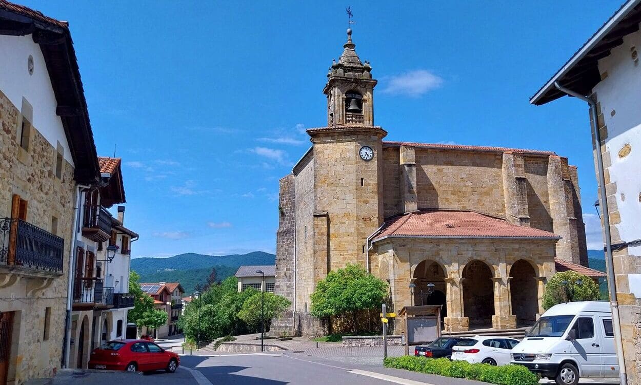 Cada Nochevieja, Urdiain (Navarra) recibe el año con su único ritual del agua
