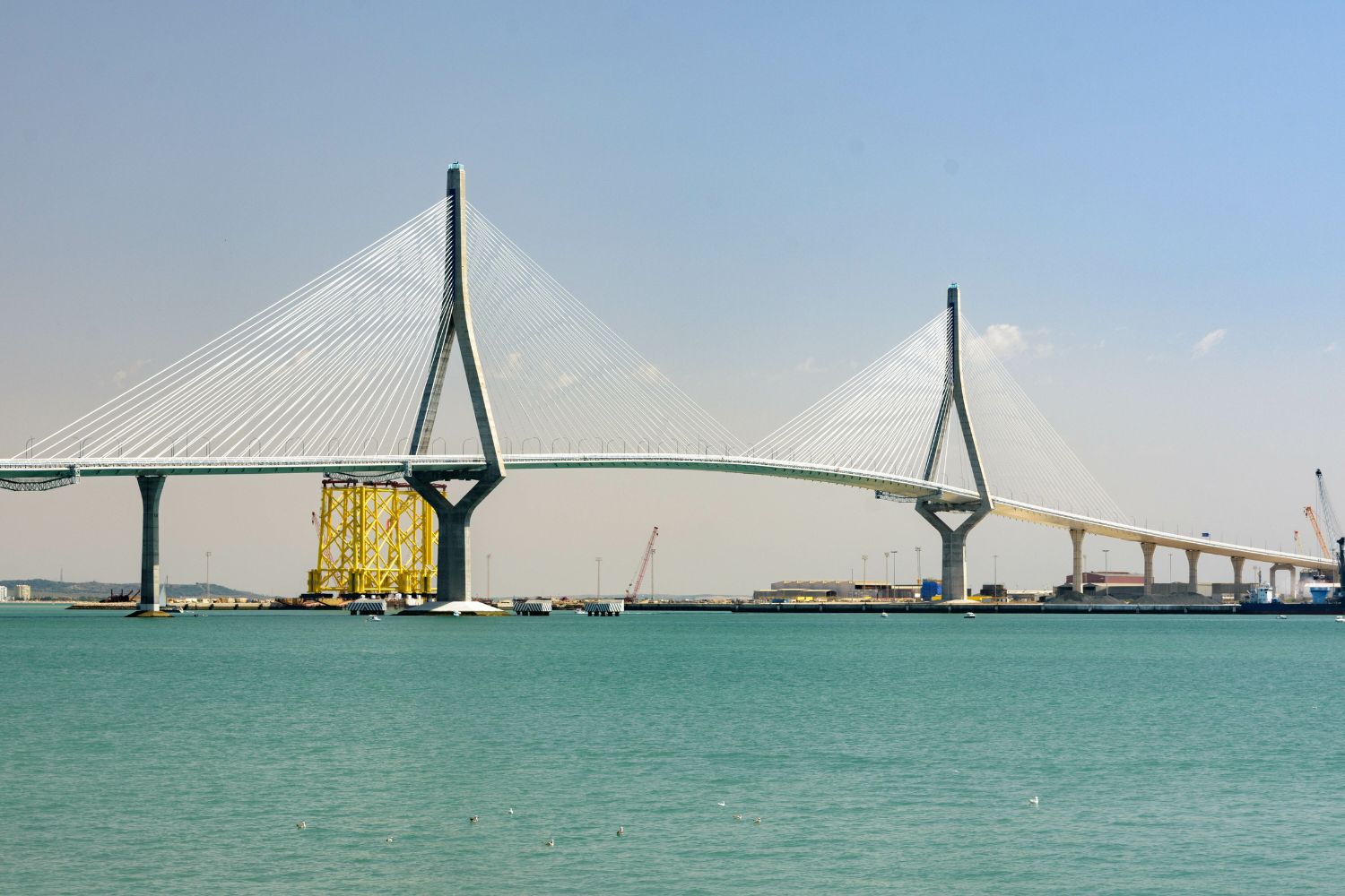Puente de la Constitución de 1812, en la bahía de Cádiz