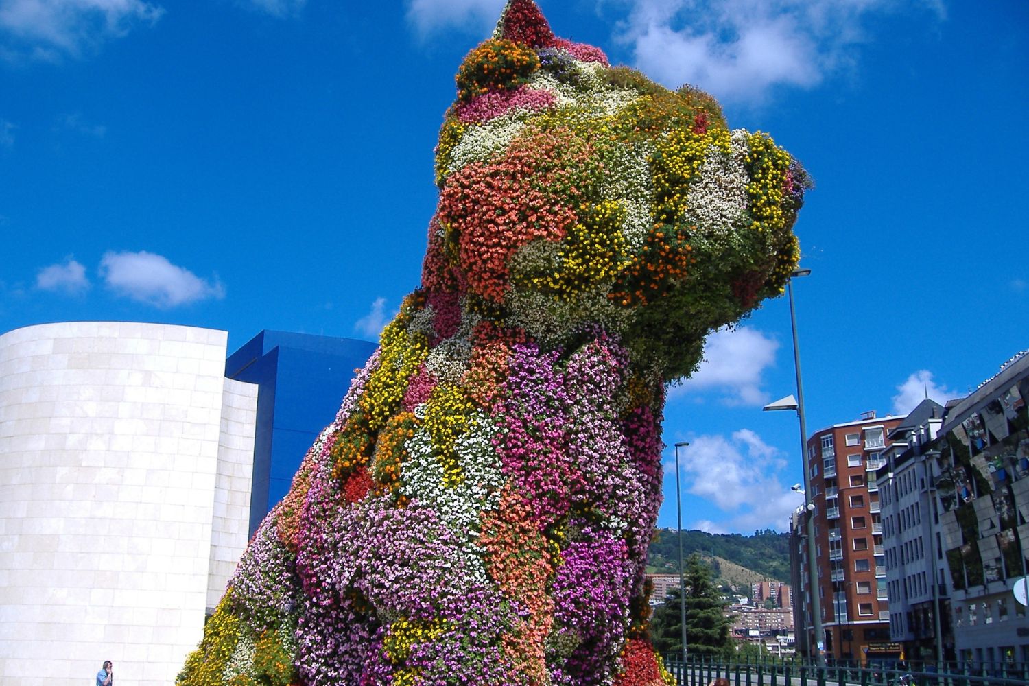 Puppy, el perro del Museo Guggenheim, una icónica escultura floral del artista estadounidense Jeff Koons 