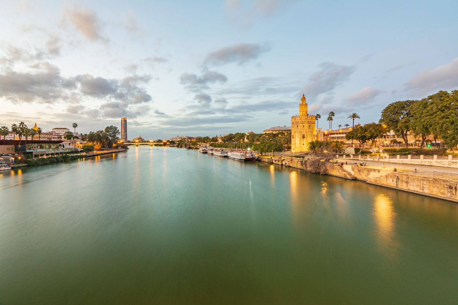 Río Guadalquivir a su paso por Sevilla