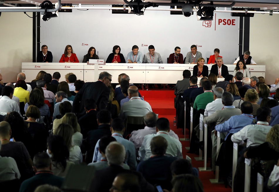 Imagen del Comité Federal del Partido Socialista celebrado en Madrid y que ha votado a favor de la abstención. (Foto: EFE)