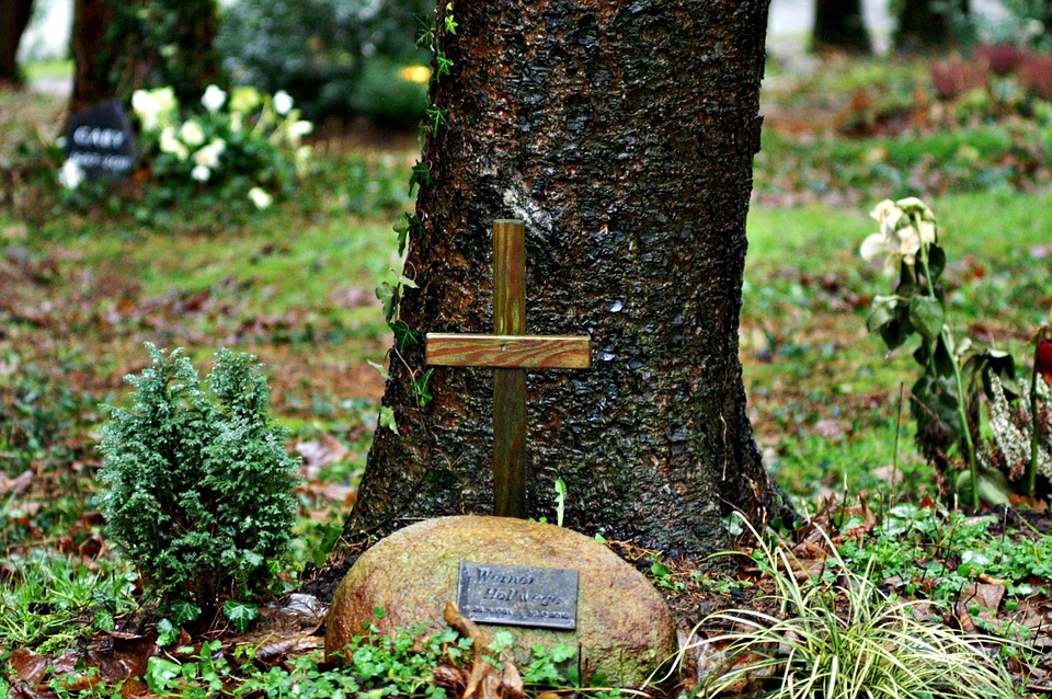 Imagen de una tumba en el cementerio de Woodland. 