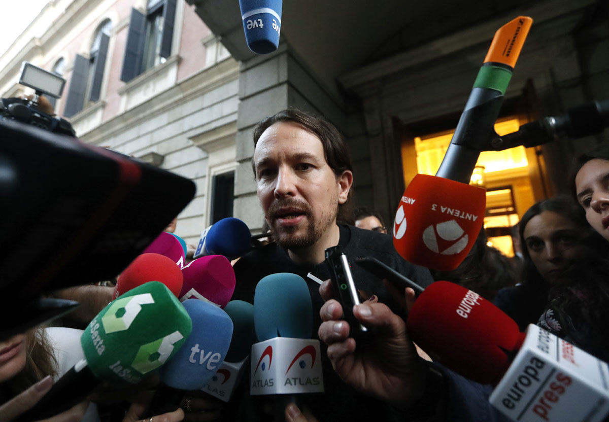 Pablo Iglesias atiende a los medios en el Congreso Pablo Iglesias atiende a los medios en el Congreso