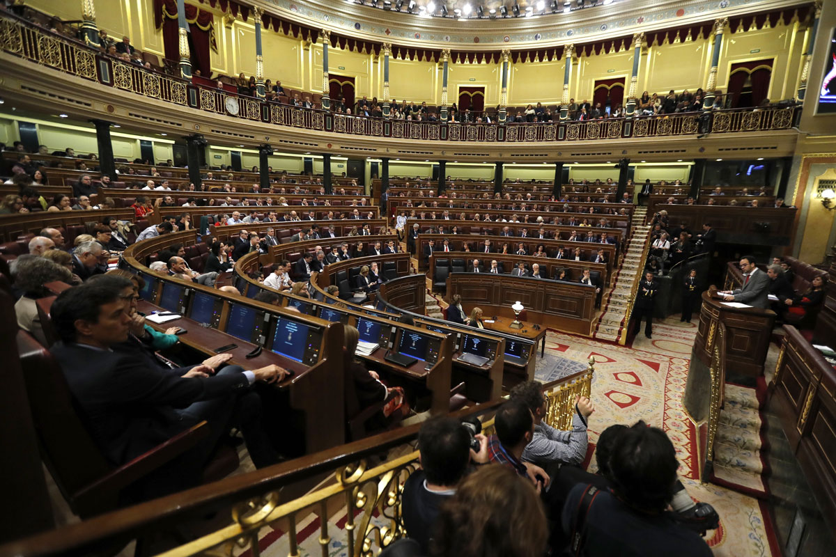 El portavoz del PSOE en el Congreso, Antonio Hernando, durante su intervención en la investidura de Mariano Rajoy.
