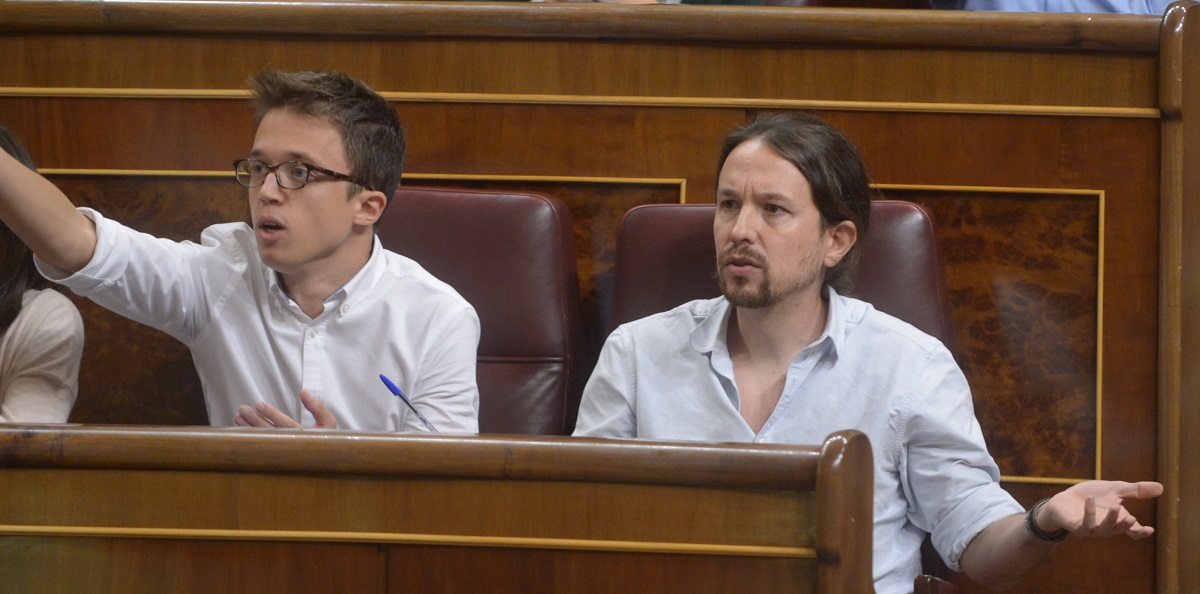 Pablo Iglesias e Íñigo Errejón durante el debate de investidura de Mariano Rajoy